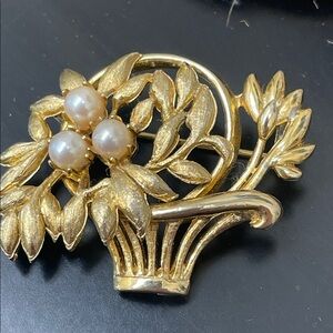 Brooks Gold Floral Brooch with genuine Pearls
